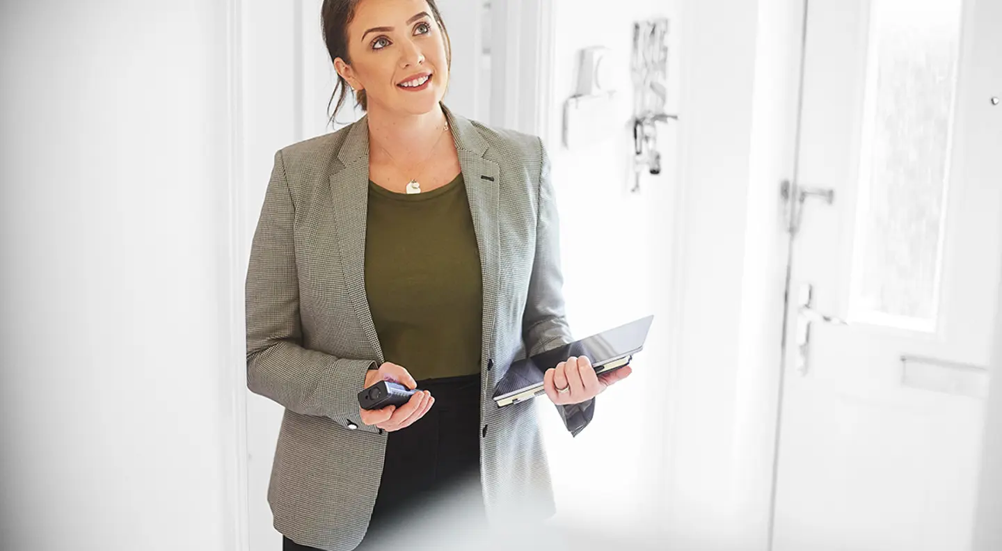 Landlord look at house