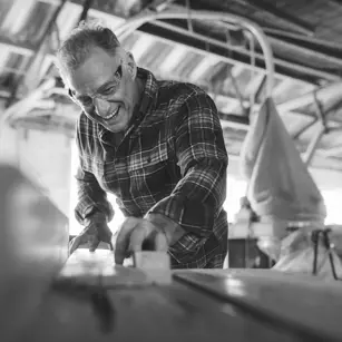 Manufacturer at machine 